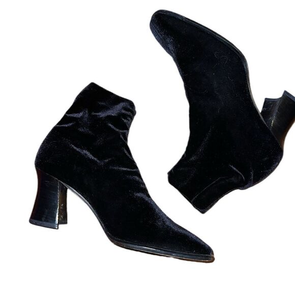 Larry Stuart Collection Black Velvet Booties Size 8 1/2 M - Picture 3 of 6